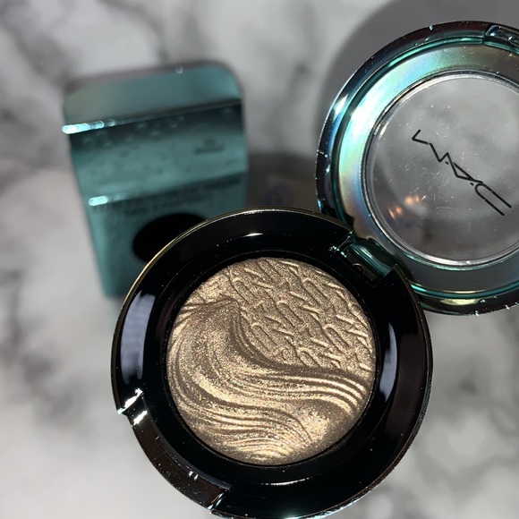 SEA WORSHIP Alluring Aquatic Extra Dimension Eyeshadow Collection MAC - Picture 4 of 16